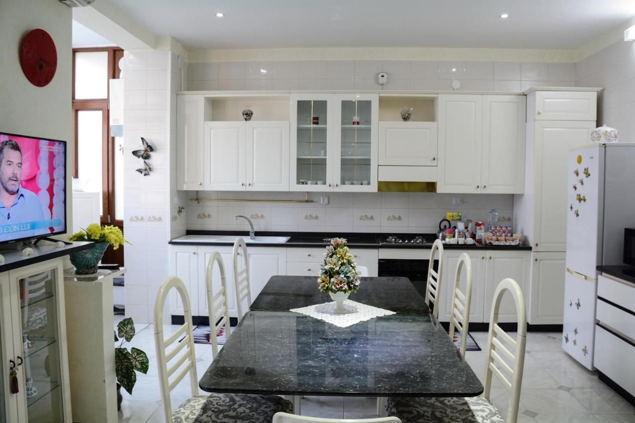 Residenza Margherita - Centralissima Салерно Екстериор снимка