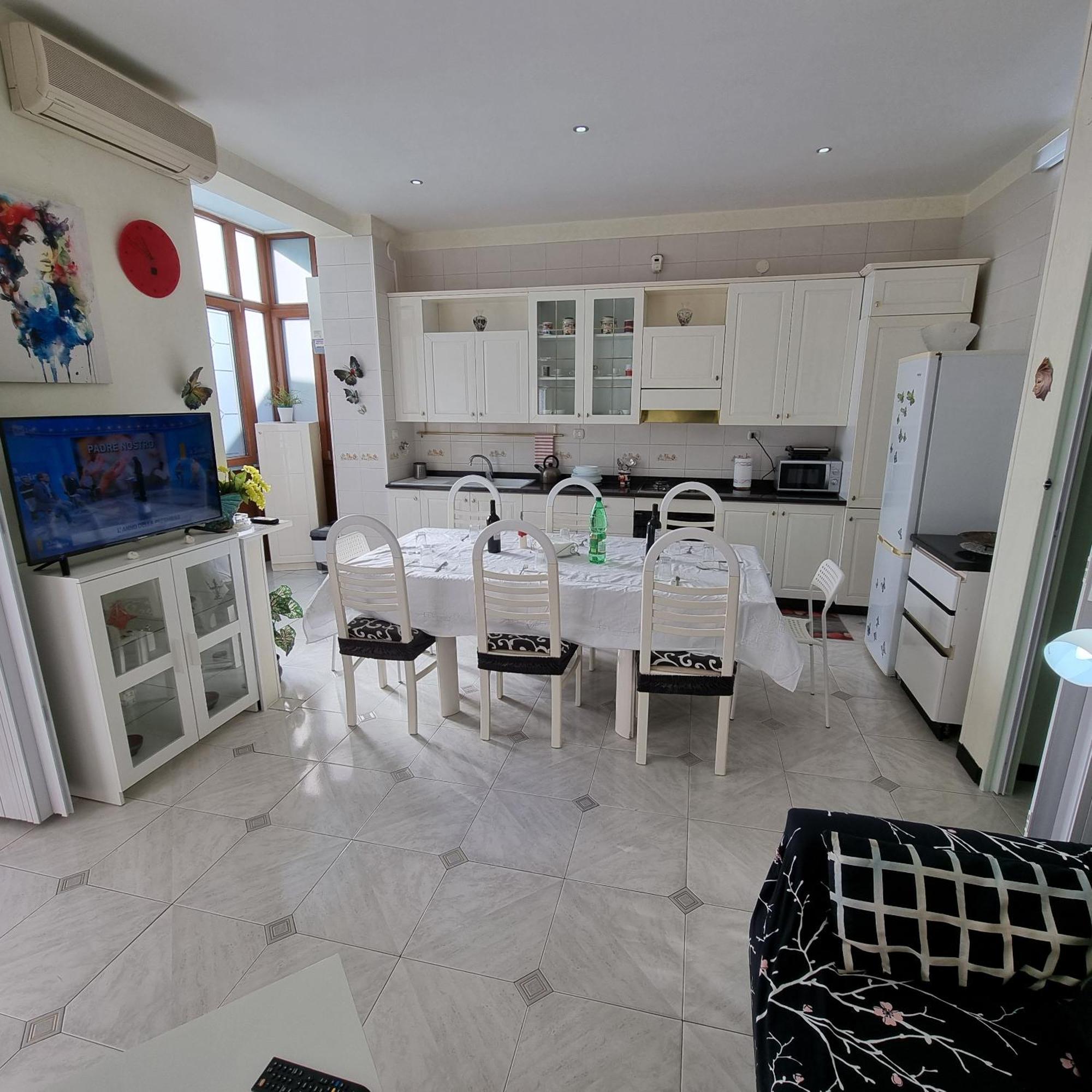 Residenza Margherita - Centralissima Салерно Екстериор снимка